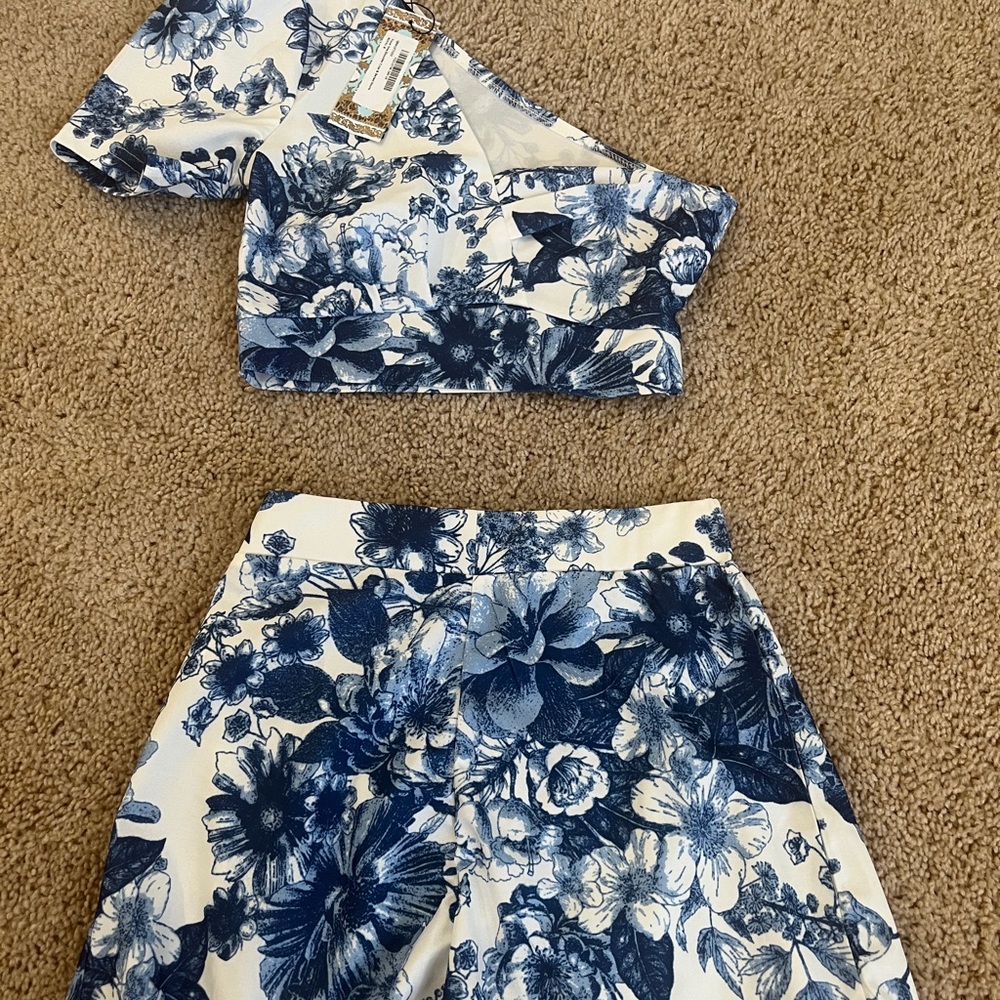 Boo hoo two piece floral outfit
